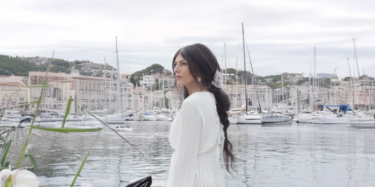 «الشيماء طيّب».. قصة موهبة متصاعدة من مسرح الطفولة إلى مهرجان «كان»