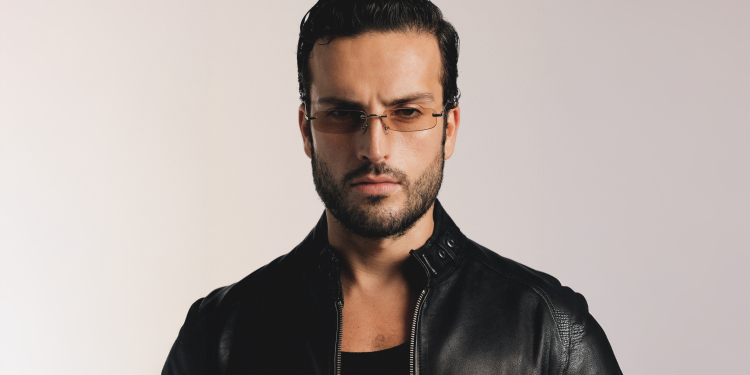 «مهند الحمدي».. أدوار تتوهج وأداء يتألّق في «تشيللو» و«شارع الأعشى2»