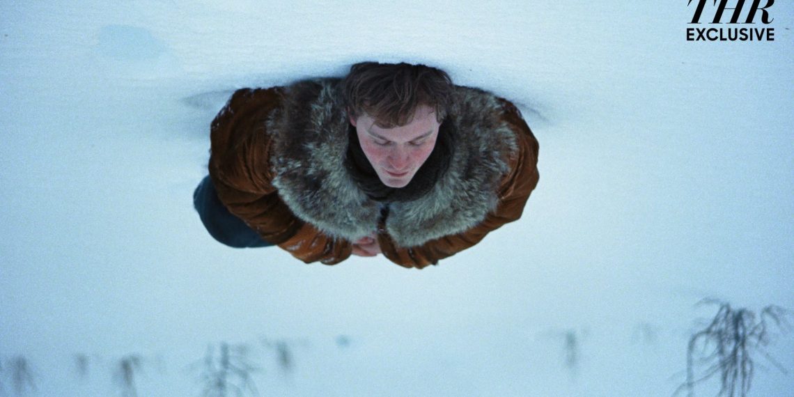«A Long Winter».. الصور الأولى تكشف دراما عائلية قاسية من إخراج أندرو هاي في جبال كولورادو