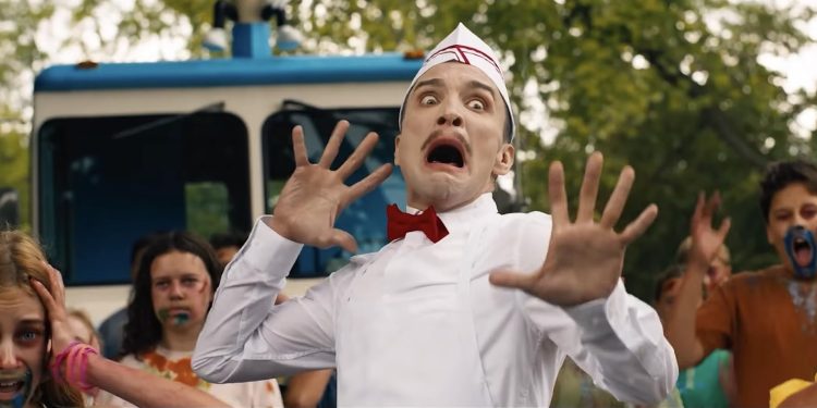 «Ice Cream Man» رحلة رعب دامية تنطلق من «عربة مثلجات» غامضة.. بصالات السينما السعودية