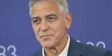 «جورج كلوني» يحذر من تأثير الذكاء الاصطناعي على «هوليوود» خلال تكريمه في «مهرجان فينسيا»