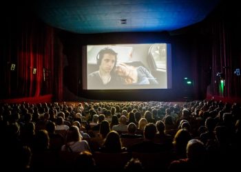 كيف يربح الفيلم السينمائي؟.. شباك التذاكر ليس دائمًا مصدر الإيرادات الأكبر